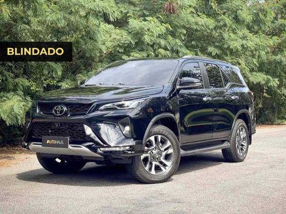 TOYOTA HILUX SW4 2.8 D-4D TURBO DIESEL SRX PLATINUM 4X4 AUTOMÁTICO TOYOTA HILUX SW4 2.8 D-4D TURBO DIESEL SRX PLATINUM 4X4 AUTOMÁTICO